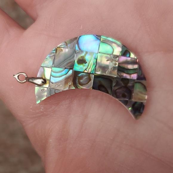 New Natural Abalone Shell Half-Moon Pendant. - Picture 11 of 14